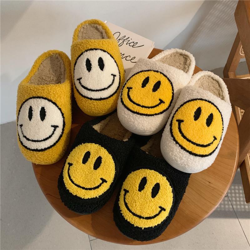 SmileSlippers™ Szczęśliwe kapcie